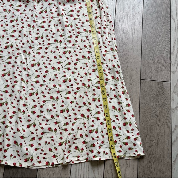 Reformation Gavin midi dress in a white and red rose bud floral pattern - Picture 7 of 8